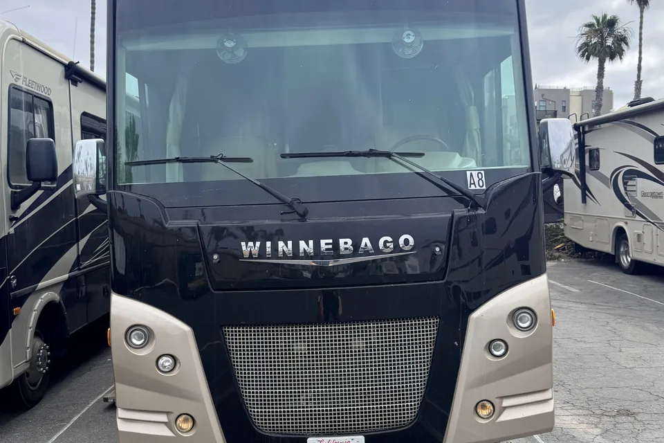A-8 Winnebago sunstar LX Class A