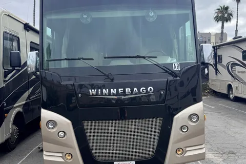 A-8 Winnebago sunstar LX Class A