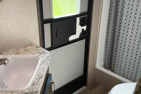 Travis's Jayco SLX 28BHS Travel Trailer