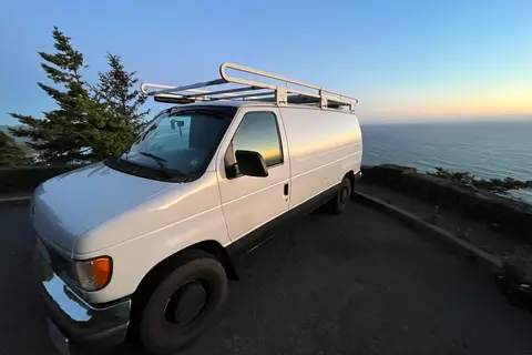 Petr's Ford E-250 Campervan