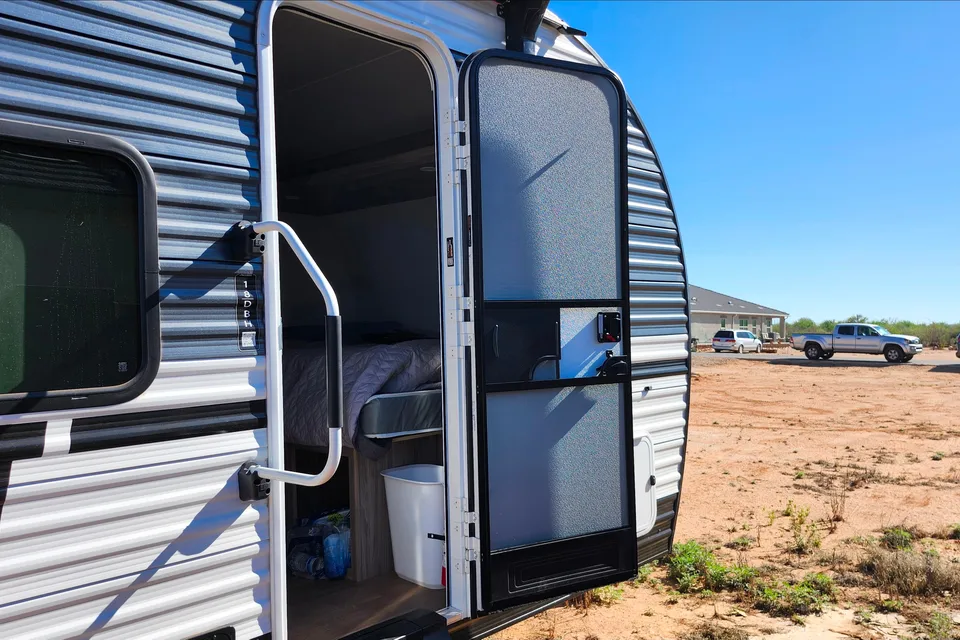 Winnebago 18DBH Travel Trailer