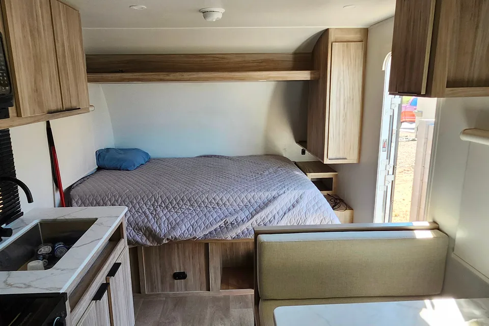 Winnebago 18DBH Travel Trailer