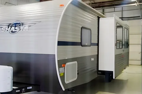 Jeremy's Shasta 26DB Travel Trailer