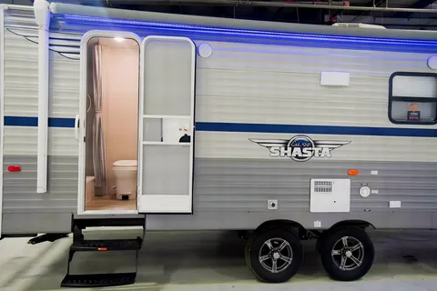 Jeremy's Shasta 26DB Travel Trailer