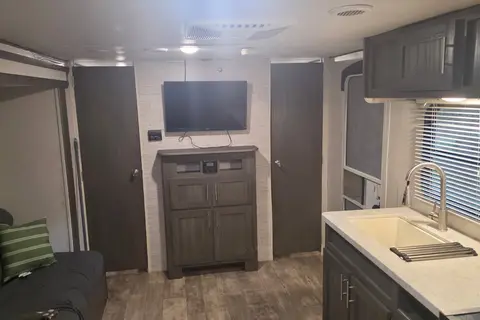 Jeremy's Shasta 26DB Travel Trailer