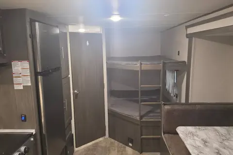 Jeremy's Shasta 26DB Travel Trailer