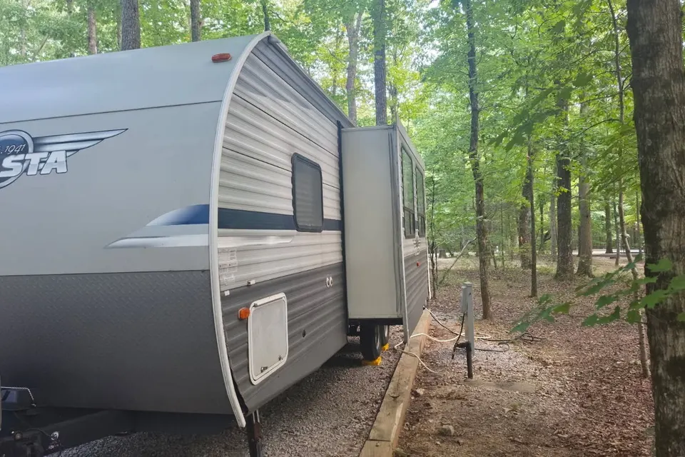 Jeremy's Shasta 26DB Travel Trailer