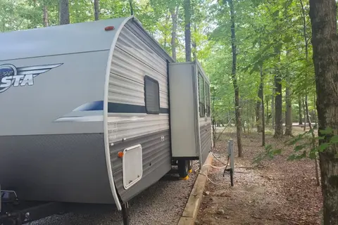 Jeremy's Shasta 26DB Travel Trailer