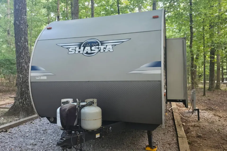 Jeremy's Shasta 26DB Travel Trailer