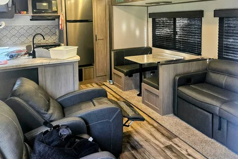 Memory maker Coleman Latern 286rks Travel Trailer