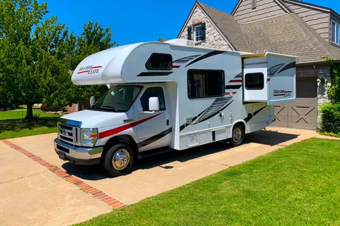 THOR FREEDOM ELITE 24' (SUPER CLEAN)