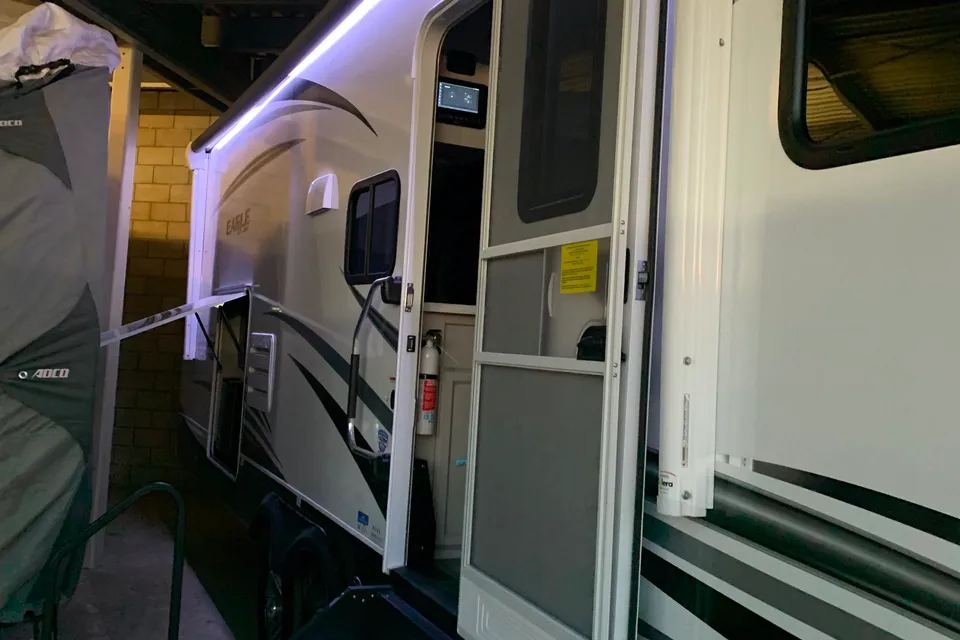 Glamping Jayco Fbok320 Travel Trailer