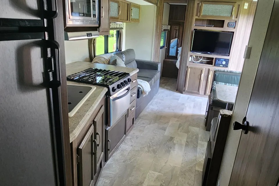 Fully Stocked CLEAN 34' Bunkhouse 2018 Coachmen Apex