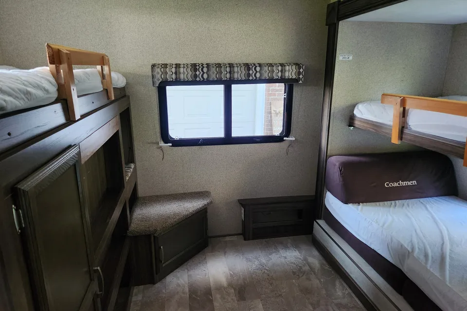 Fully Stocked CLEAN 34' Bunkhouse 2018 Coachmen Apex