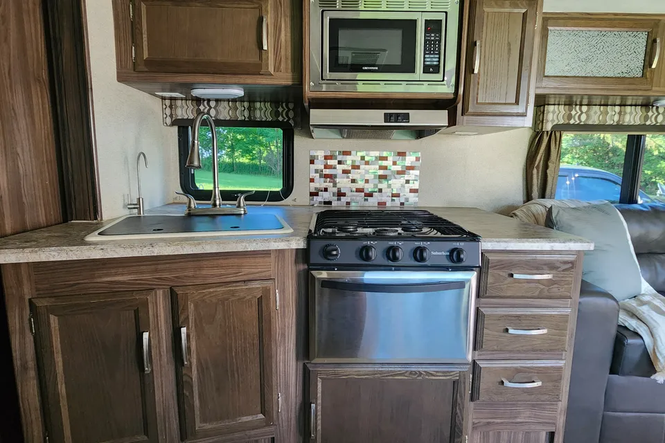 Fully Stocked CLEAN 34' Bunkhouse 2018 Coachmen Apex
