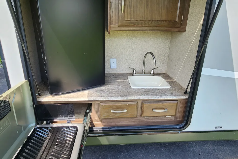 Fully Stocked CLEAN 34' Bunkhouse 2018 Coachmen Apex