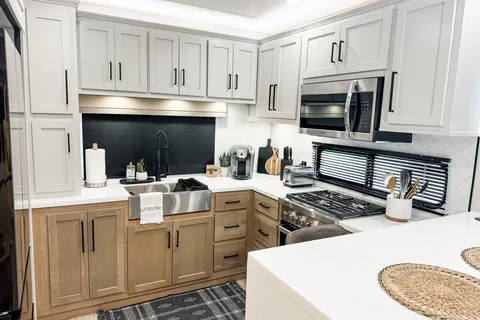 2025 Luxury 5th Wheel - SandPiper 3800RK