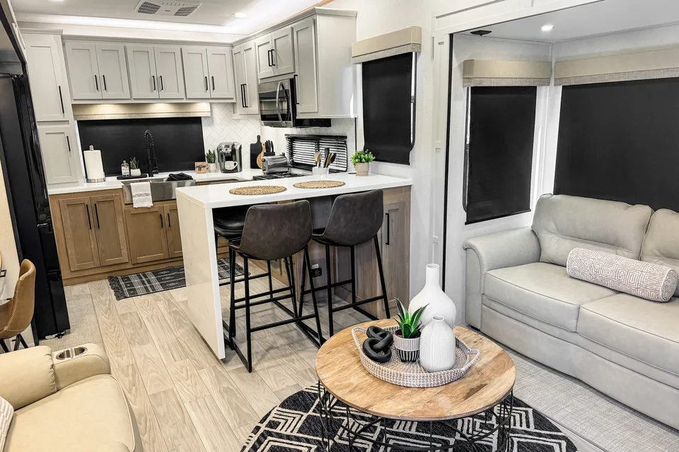 2025 Luxury 5th Wheel - SandPiper 3800RK