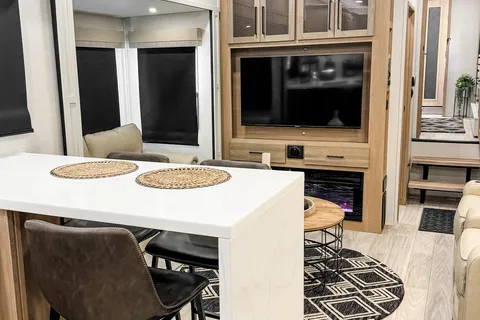 2025 Luxury 5th Wheel - SandPiper 3800RK