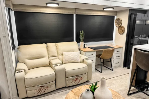 2025 Luxury 5th Wheel - SandPiper 3800RK