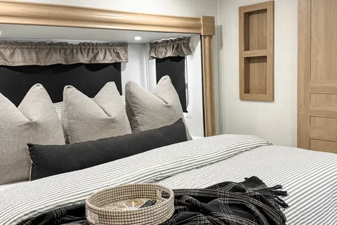 2025 Luxury 5th Wheel - SandPiper 3800RK