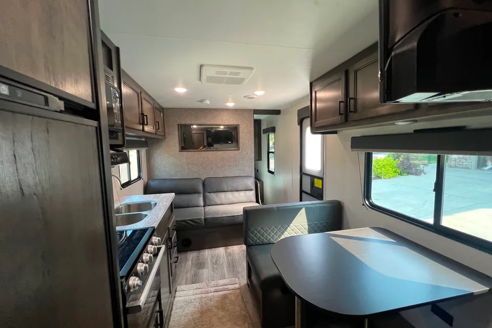 2021 Starcraft Autumnridge Travel Trailer