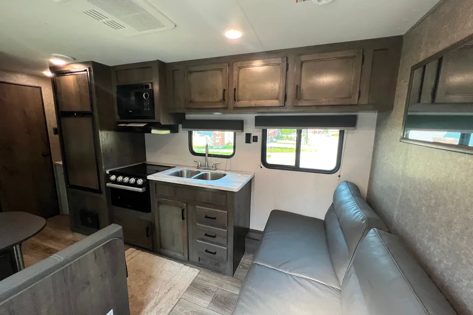 2021 Starcraft Autumnridge Travel Trailer