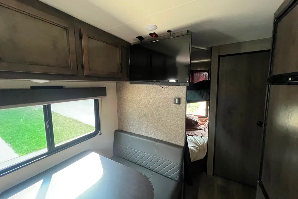 2021 Starcraft Autumnridge Travel Trailer
