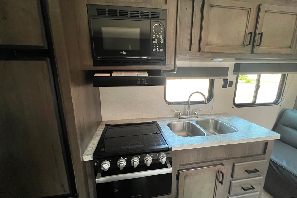 2021 Starcraft Autumnridge Travel Trailer