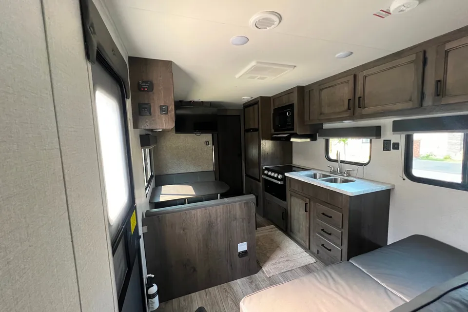 2021 Starcraft Autumnridge Travel Trailer
