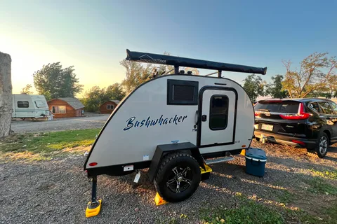 The Teardrop Adventurer – Compact Comfort for Your Journey