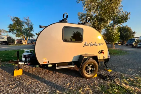 The Teardrop Adventurer – Compact Comfort for Your Journey