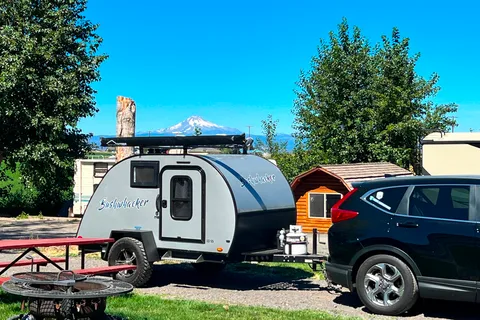 The Teardrop Adventurer – Compact Comfort for Your Journey