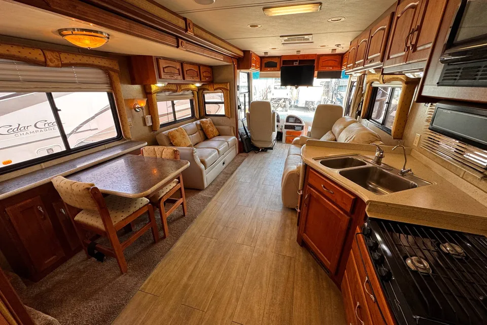 RUNASO's Holiday Rambler Vacationer Class A