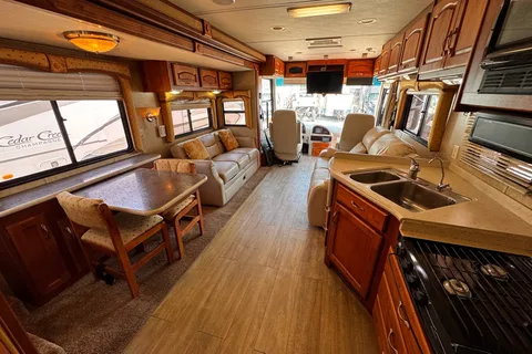 RUNASO's Holiday Rambler Vacationer Class A