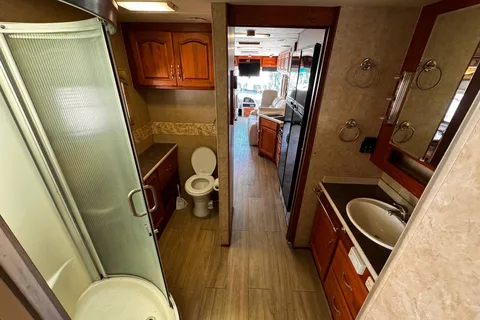 RUNASO's Holiday Rambler Vacationer Class A