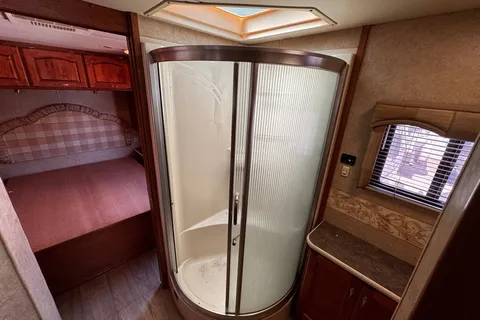 RUNASO's Holiday Rambler Vacationer Class A