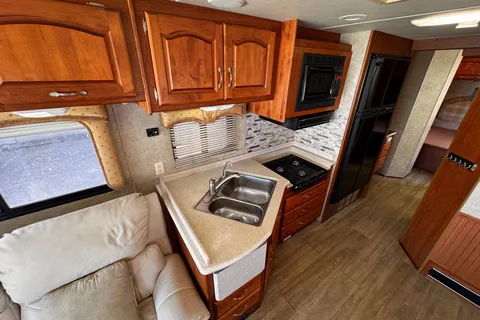 RUNASO's Holiday Rambler Vacationer Class A