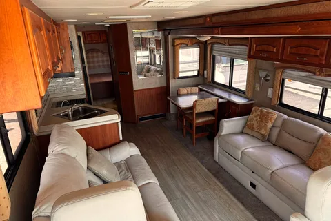 RUNASO's Holiday Rambler Vacationer Class A
