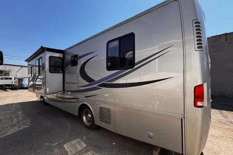 RUNASO's Holiday Rambler Vacationer Class A
