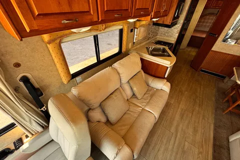 RUNASO's Holiday Rambler Vacationer Class A