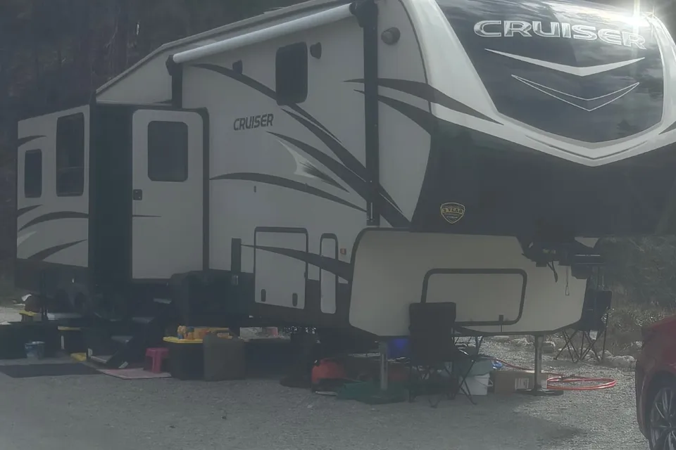 Roberto's Cruiser RV Cross roads 3451FB Fifth Wheel