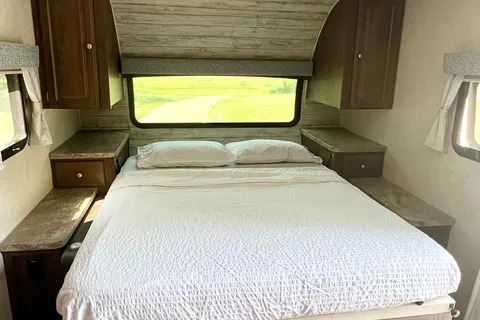 Perfect Family Trailer: Rockwood Minilite with Queen Murphy Bed and Double-size Bunks