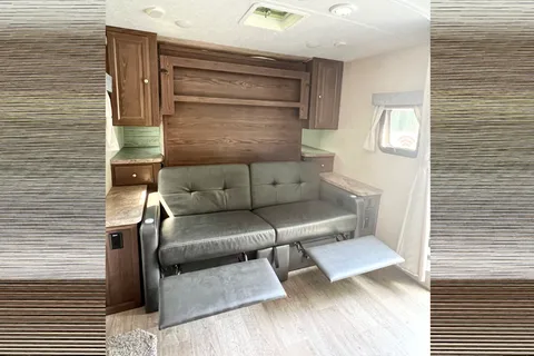 Perfect Family Trailer: Rockwood Minilite with Queen Murphy Bed and Double-size Bunks