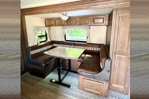 Perfect Family Trailer: Rockwood Minilite with Queen Murphy Bed and Double-size Bunks