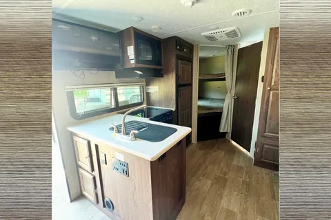 Perfect Family Trailer: Rockwood Minilite with Queen Murphy Bed and Double-size Bunks