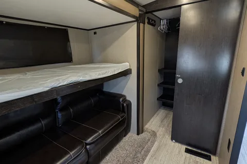 Family friendly 35FT Travel Trailer with Bunk room