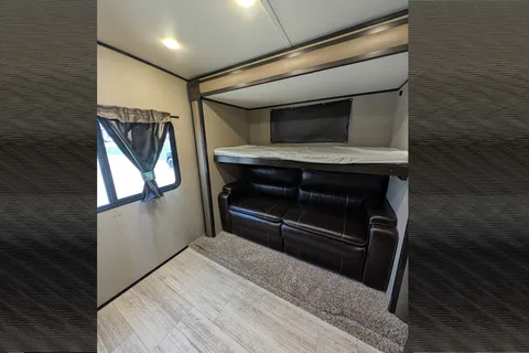 Family friendly 35FT Travel Trailer with Bunk room