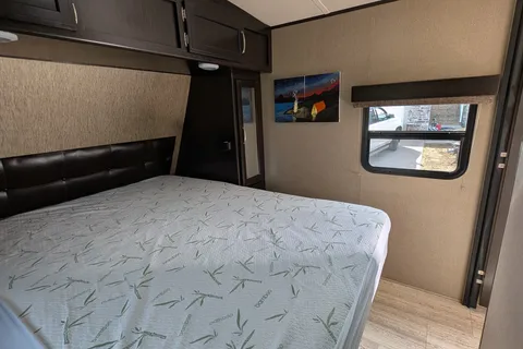 Family friendly 35FT Travel Trailer with Bunk room