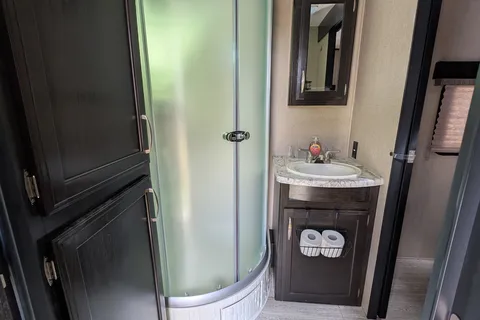 Family friendly 35FT Travel Trailer with Bunk room